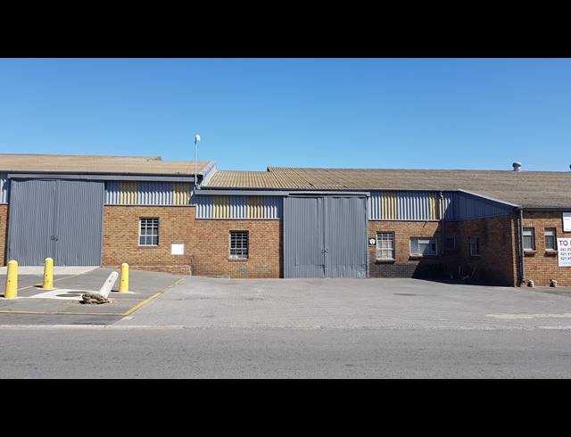 500M² FACTORY RENTED IN TRIANGLE FARM